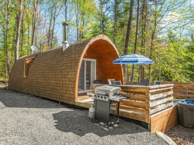 LE CARDINAL | Chalet de bois sur le bord de la rivière