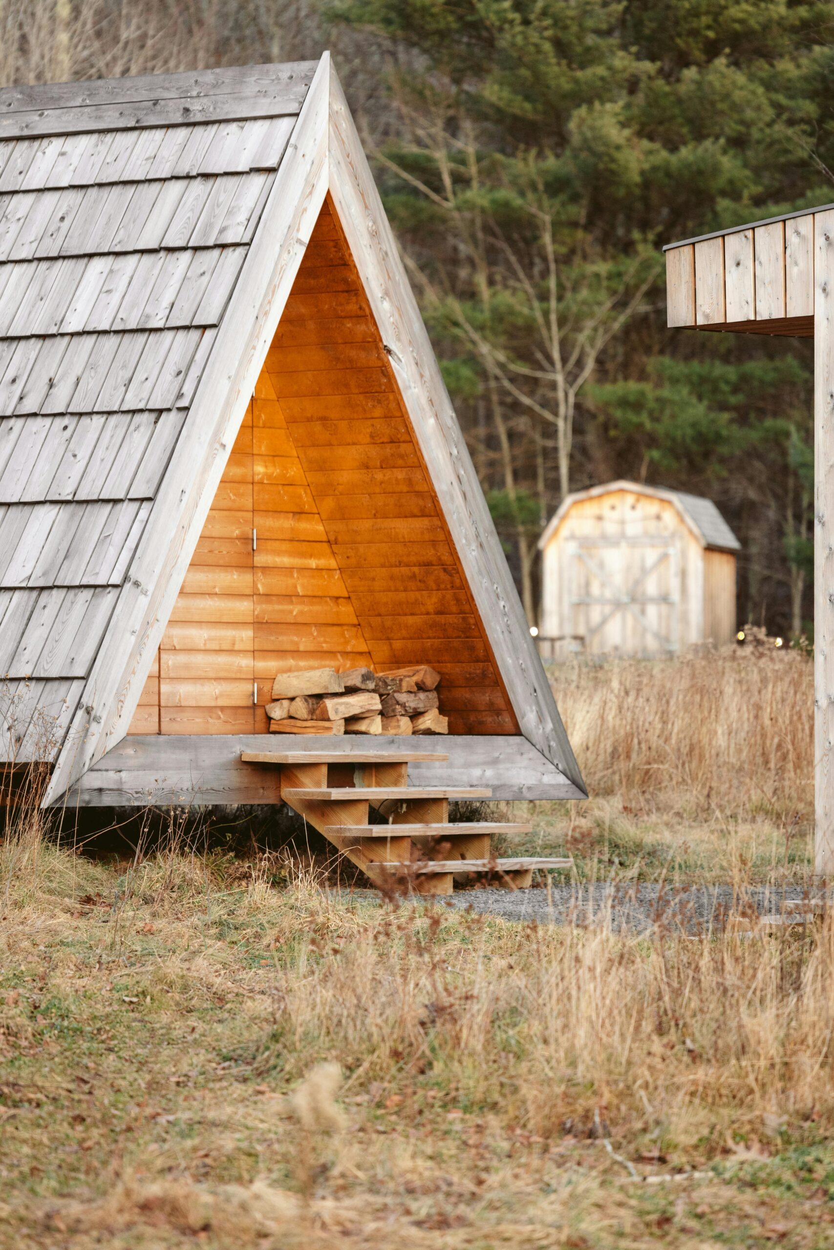 Chalet en bois en construction au Québec.