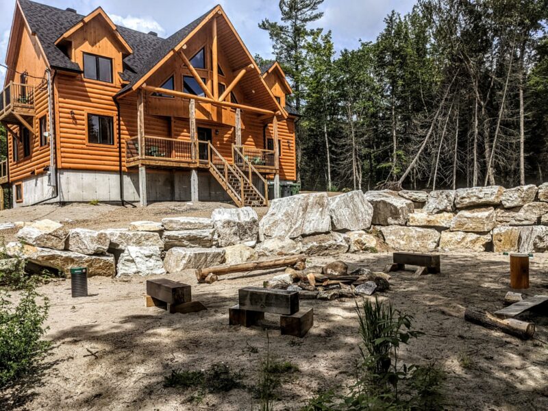 LE ROC | Chalet en bois rond avec lac privé