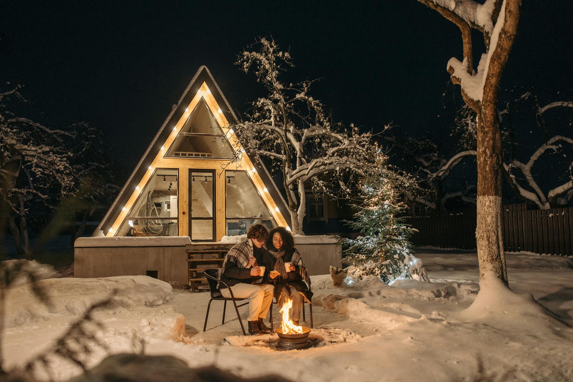 Chalet A-Frame enneigé dans les Laurentides